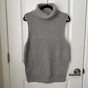 Uniqlo Turtleneck Shortsleeve Sweater